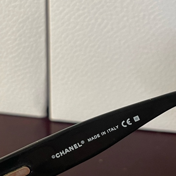 Chanel sunglasses - Picture 5 of 6